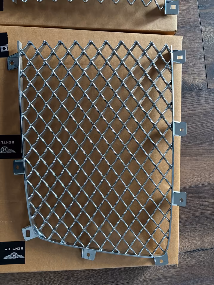 Bentley Bentayga Chrome Grille - Image 5
