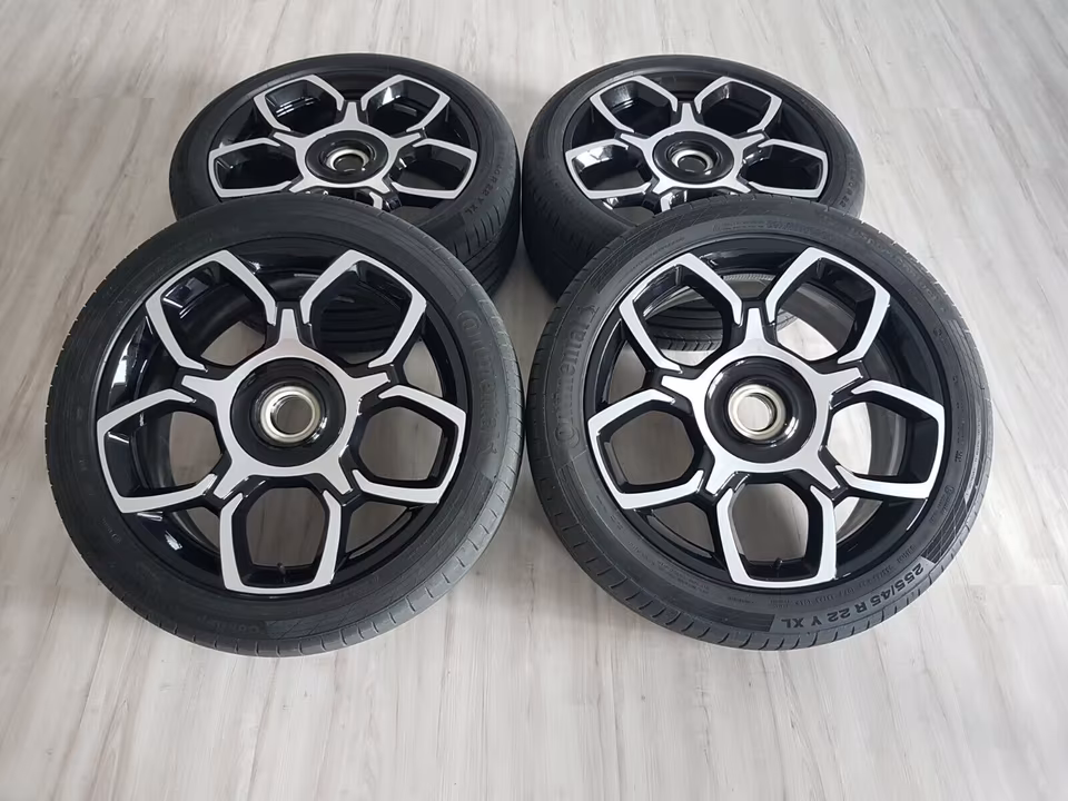 Rolls Royce Cullinan BLACK BADGE 22 Inch Alloy Wheels - Image 3