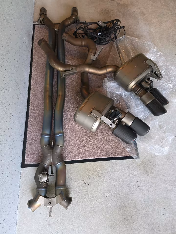 Akrapovic SAGA Titanium Carbon Porsche Panamera Turbo GTS Hybr. ECE