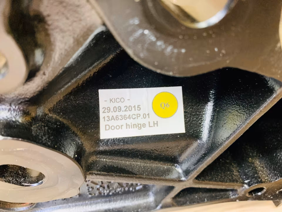 McLaren 570s Hinge Door Left Right 13A6364CP 13A6367CP - Image 3