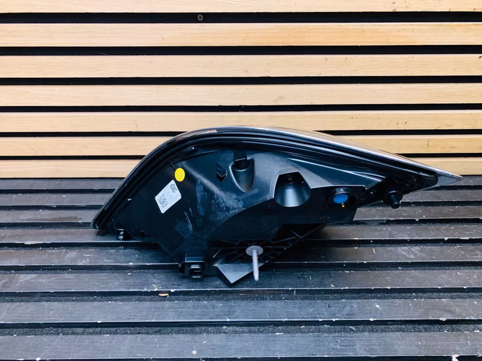 Rolls Royce Ghost Rear Light Rear Light Left Right 5A8FE8602 - Image 5