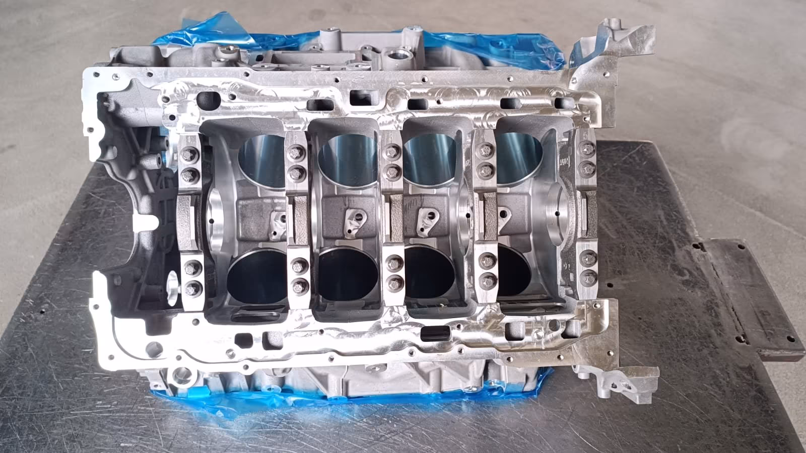 Mercedes AMG 63 4.0 liter V8 Bi Turbo M177.980 177.880 engine block - Image 5