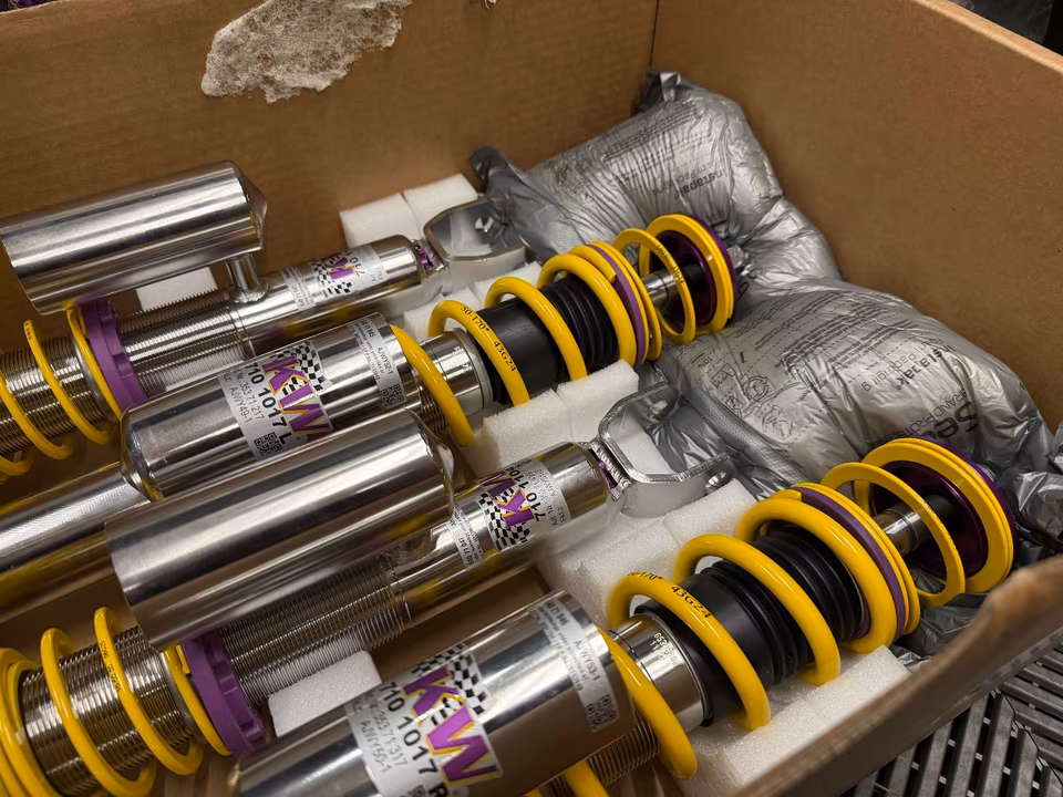 KW Coilover Suspension V3 PORSCHE 911 997 GT2 incl. RS – 35271036 - Image 3