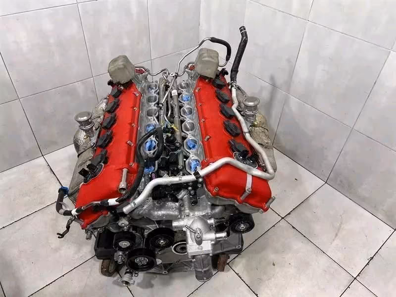 FERRARI PUROSANGUE V12 engine 725 hp