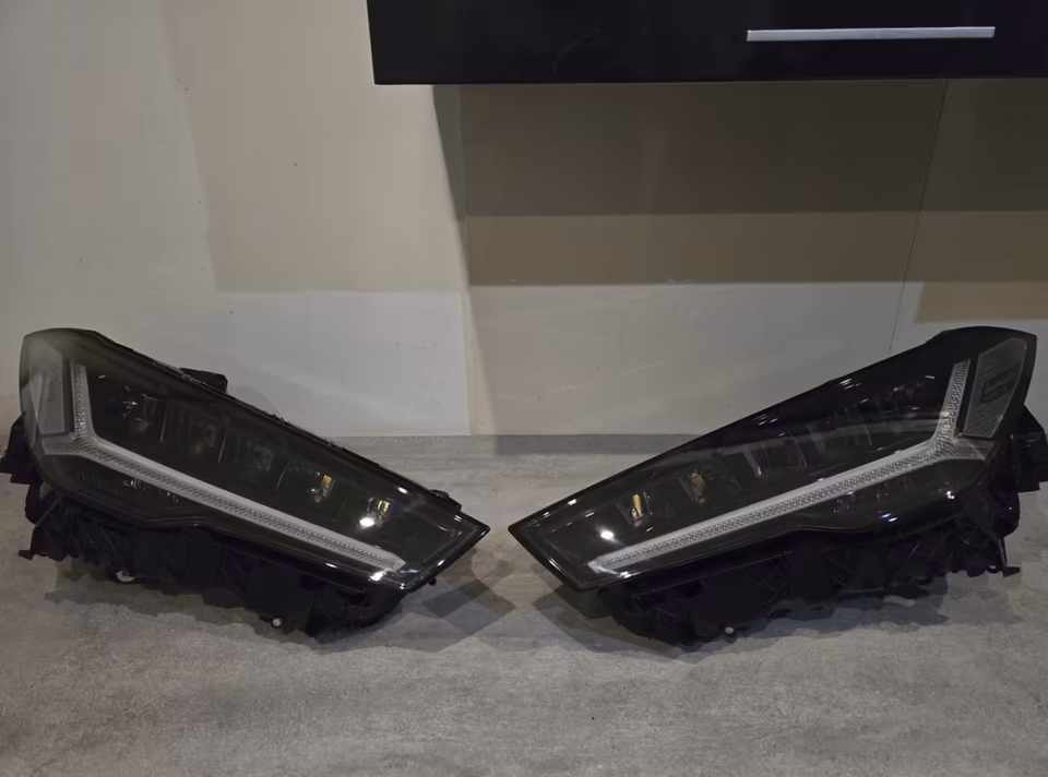 Lamborghini Urus Headlights Right Left Matrix LED 4ML941035C