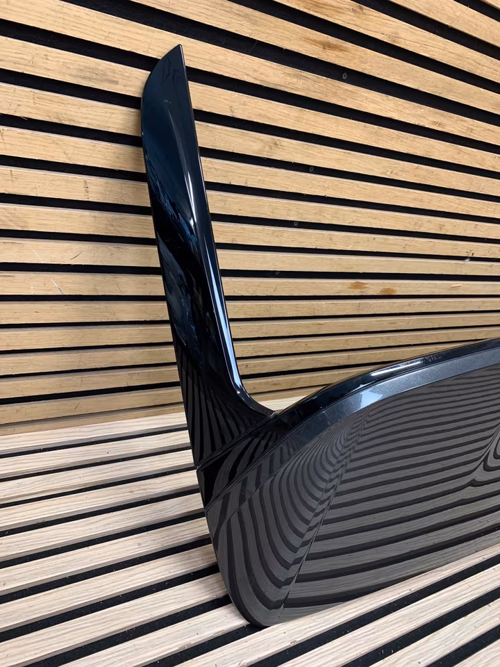 Bentley Bentayga Tailgate Rear Spoiler 36A827933 - Image 9