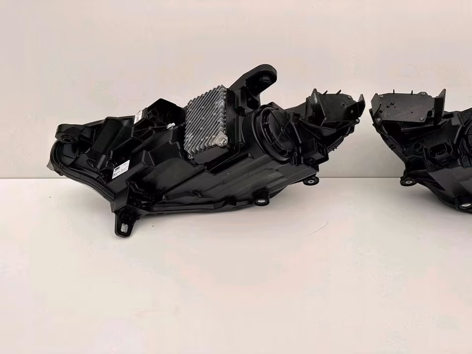 LAMBORGHINI URUS SE HEADLIGHTS SET - Image 4