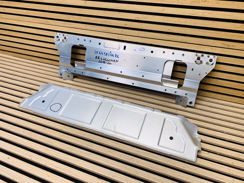 Rolls Royce Cullinan Carrier Body 51649850686