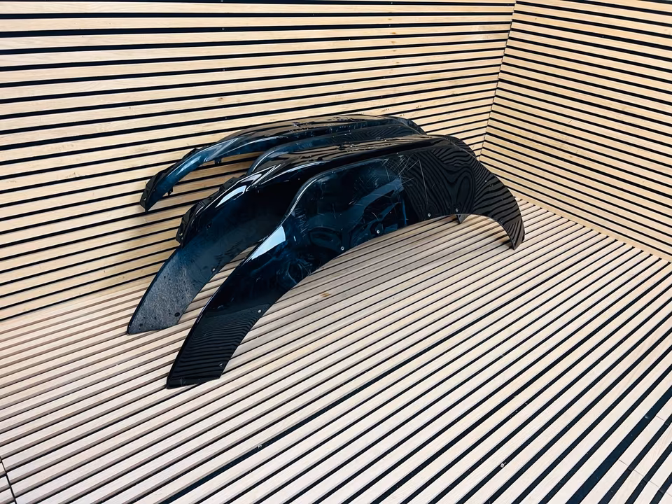 Aston Martin DB11 rear bumper/valance HY5317E955AK - Image 7