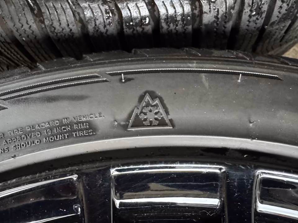 Aston Martin Vantage V8 winter tires 235/40 275/35 R19 rims - Image 2