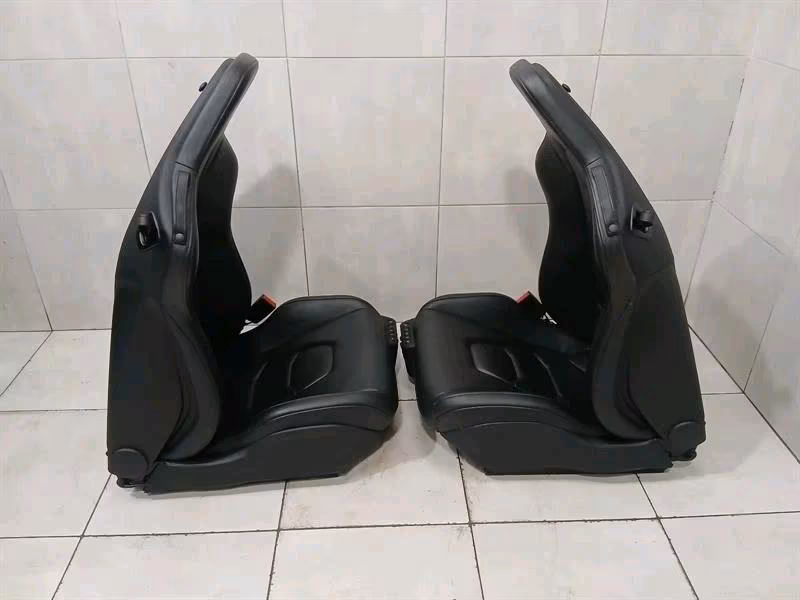 McLaren 650S Spider 14-17 seats leather - Image 19
