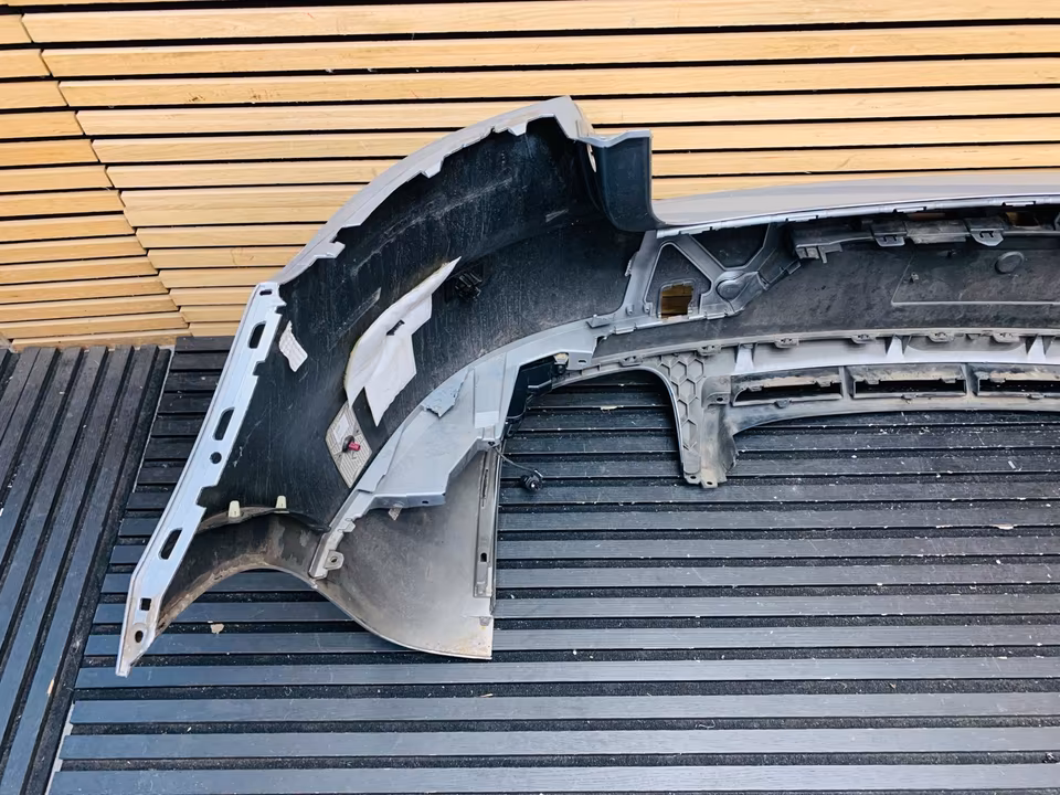 Porsche Macan GTS Rear Bumper 95B807421 - Image 4