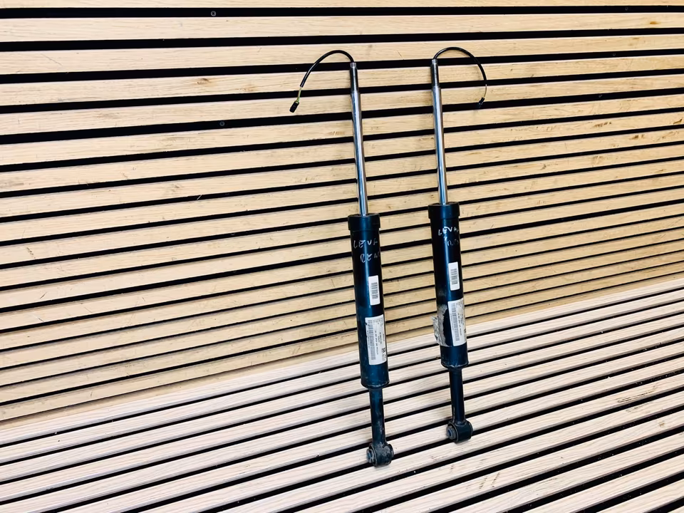 Maserati Levante Rear Shock Absorber 6700374390 - Image 6