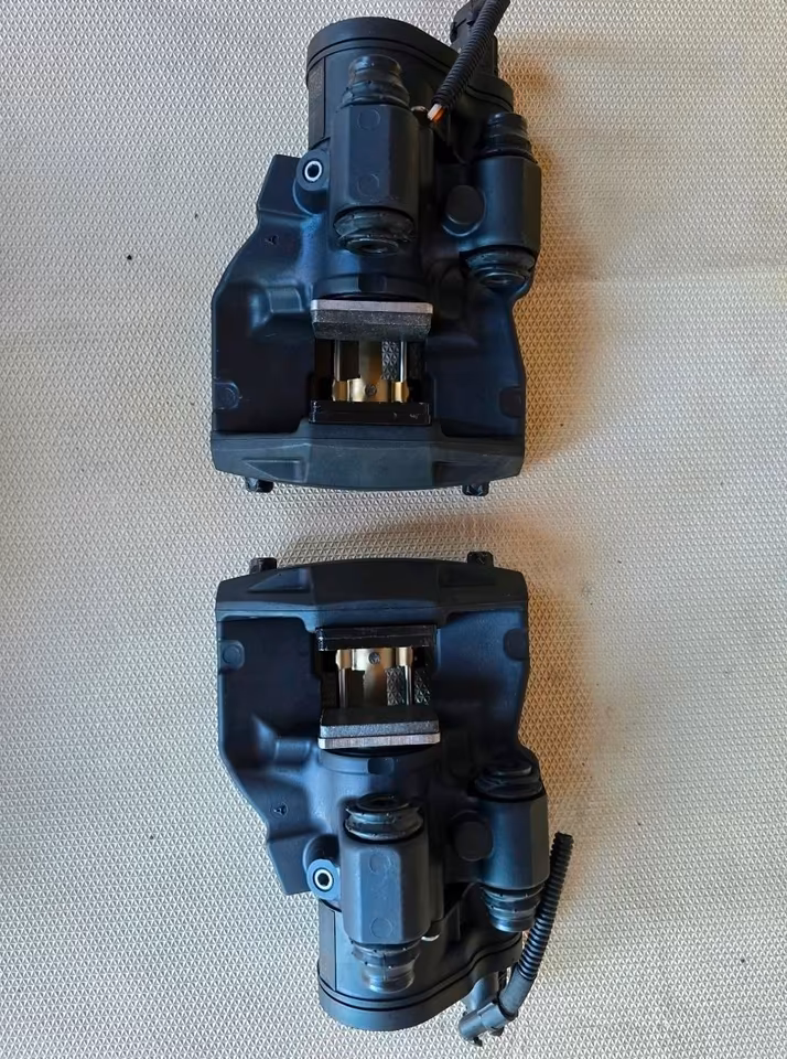 FERRARI ROMA BRAKE SET NEW - Image 4