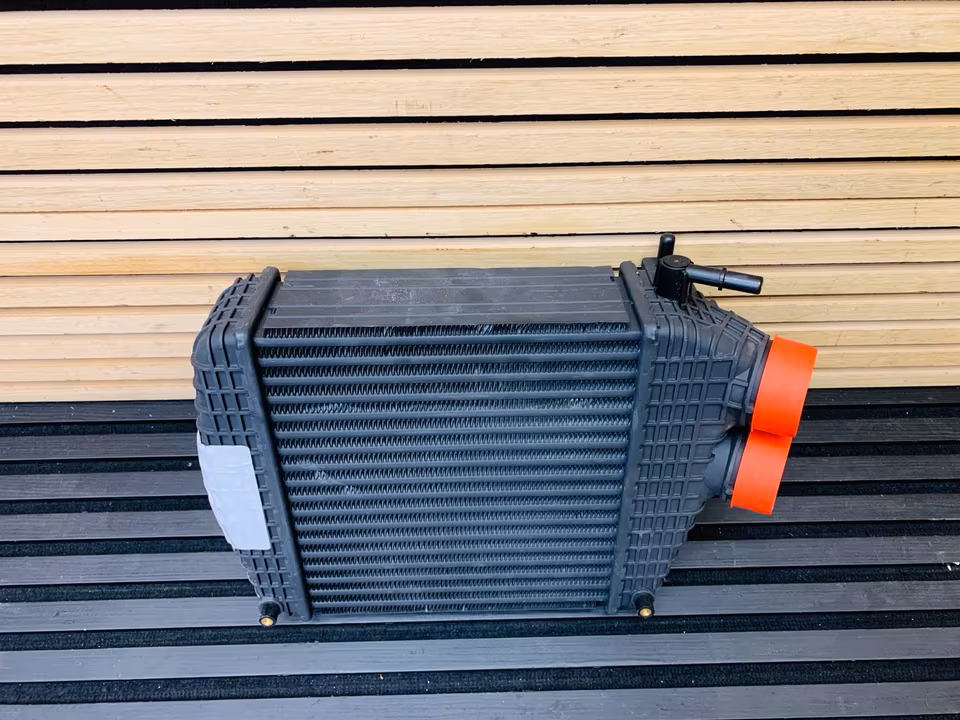 Maserati Levante Radiator Intercooler Right 670039135 - Image 4