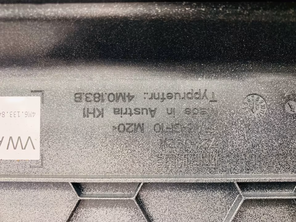 Lamborghini Urus Engine Cover 4M6133849B - Image 2