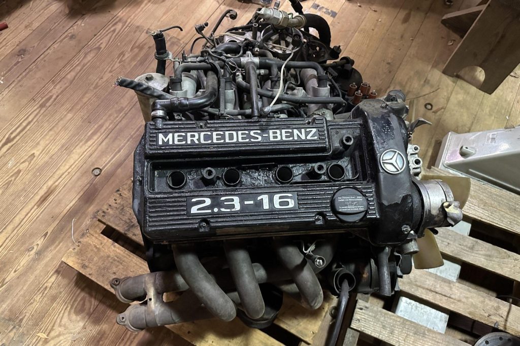 Mercedes-Benz 190E 2.3-16 Engine