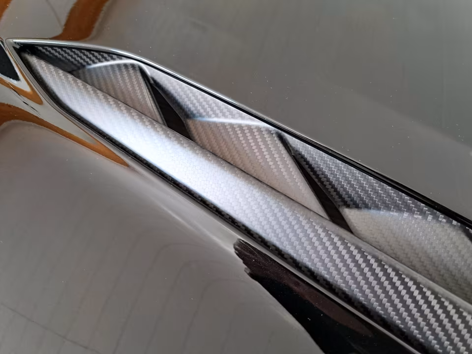ORIGINAL Lamborghini Urus S PERFORMANTE CARBON BONNET - Image 4