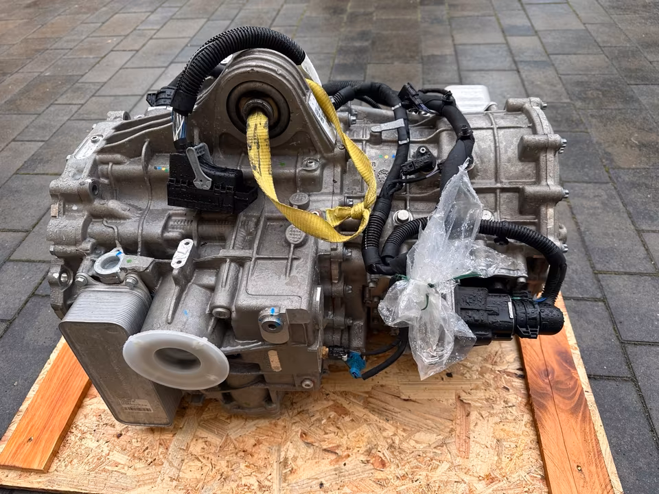 McLaren 600 LT Transmission Automatic 13GA015RP - Image 3