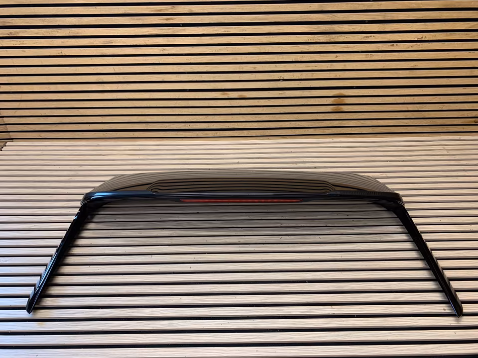 Bentley Bentayga Tailgate Rear Spoiler 36A827933 - Image 7