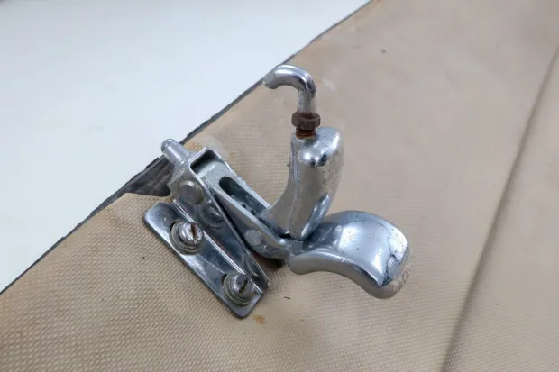 Jaguar XKE Series II Removable Hardtop - Image 17