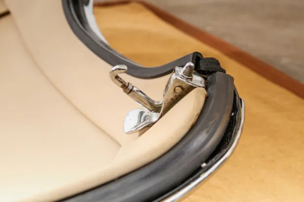 Jaguar XKE Series I Removable Hardtop - Image 20