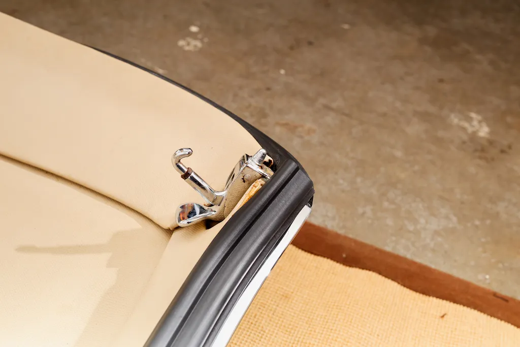 Jaguar XKE Series I Removable Hardtop - Image 4