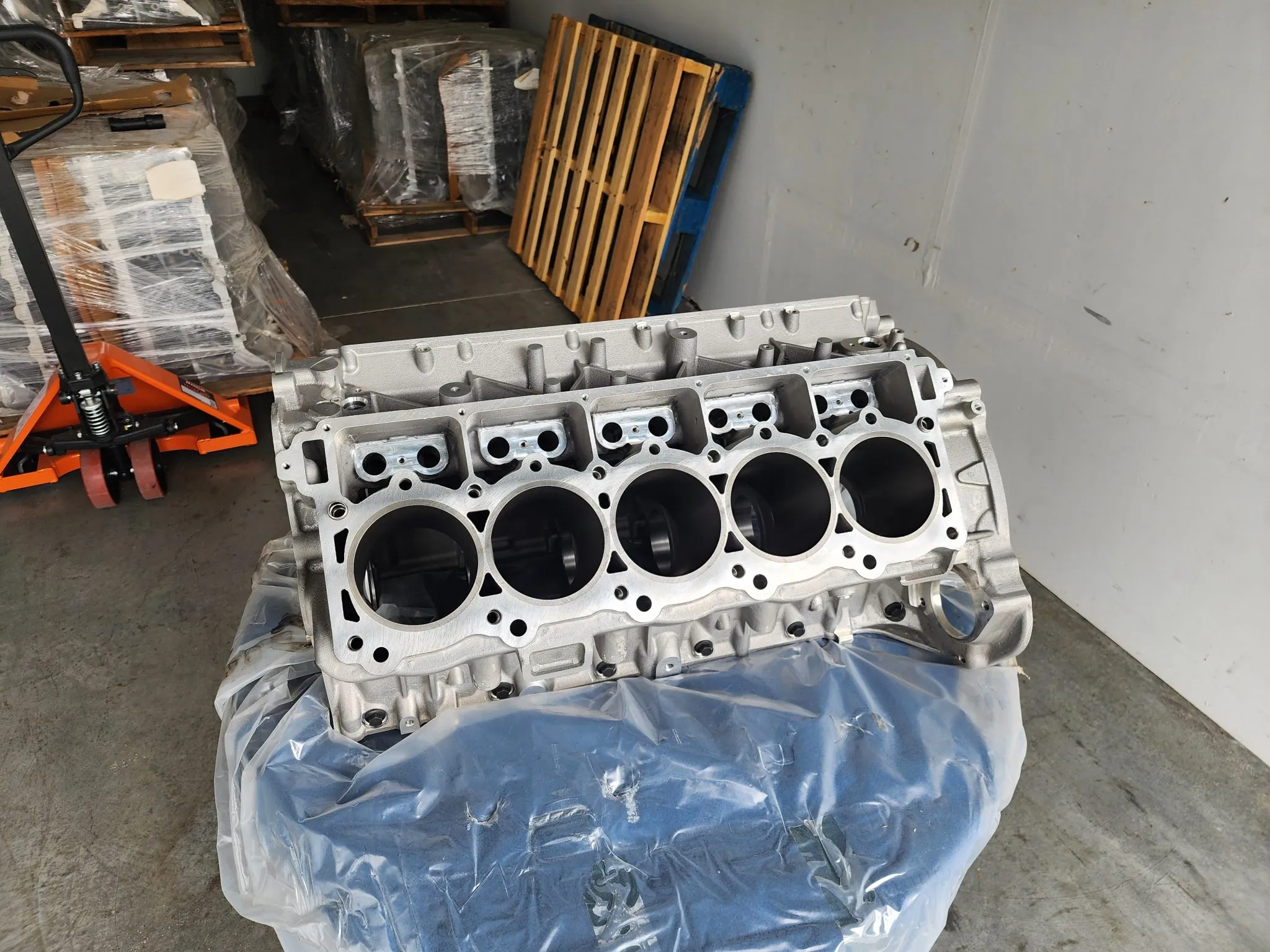 Dodge Viper 8.4L V10 Engine Block - Image 16