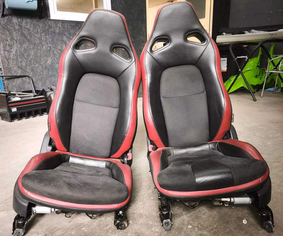 Nissan GT-R R35 seats