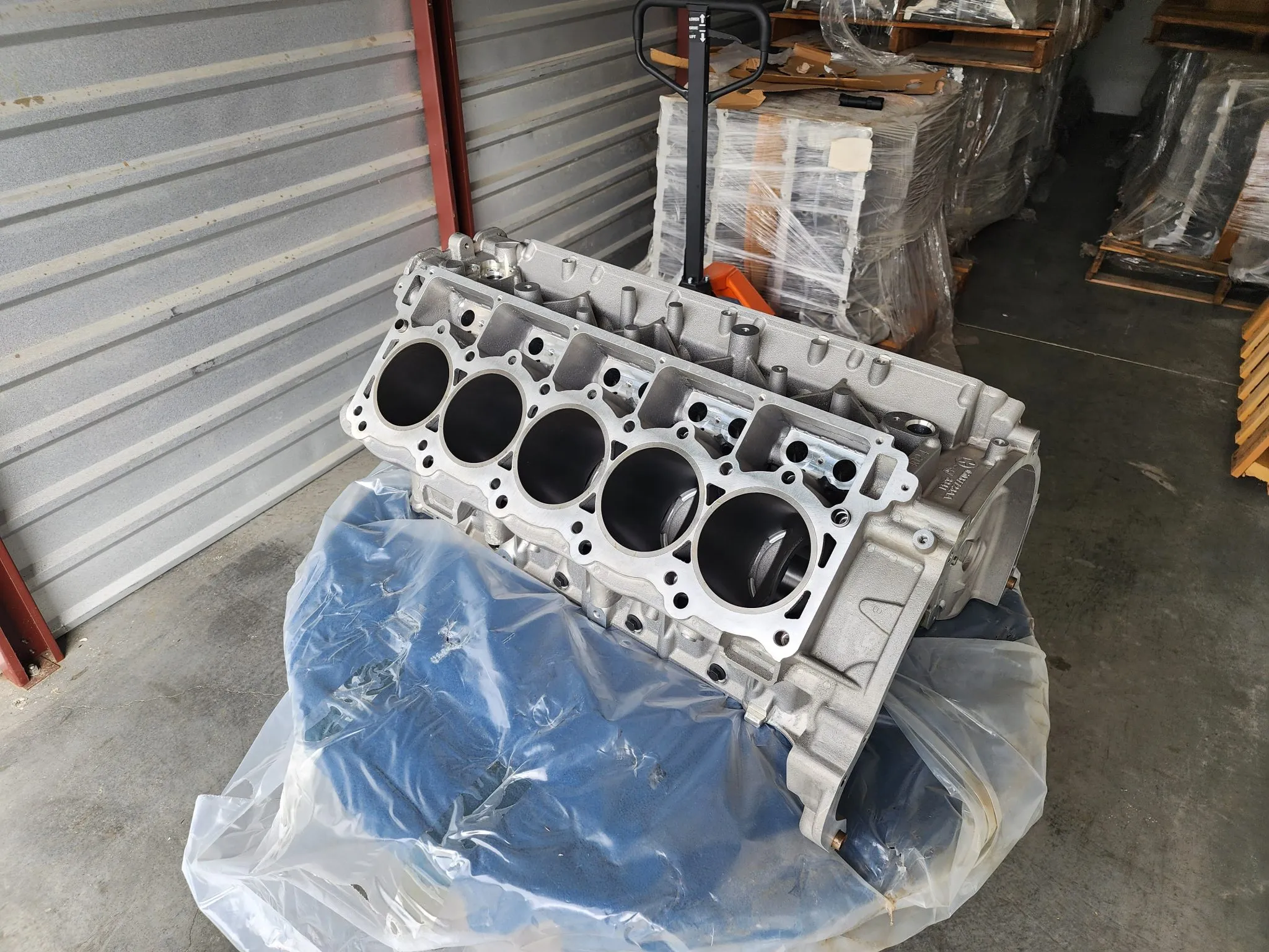 Dodge Viper 8.4L V10 Engine Block - Image 17