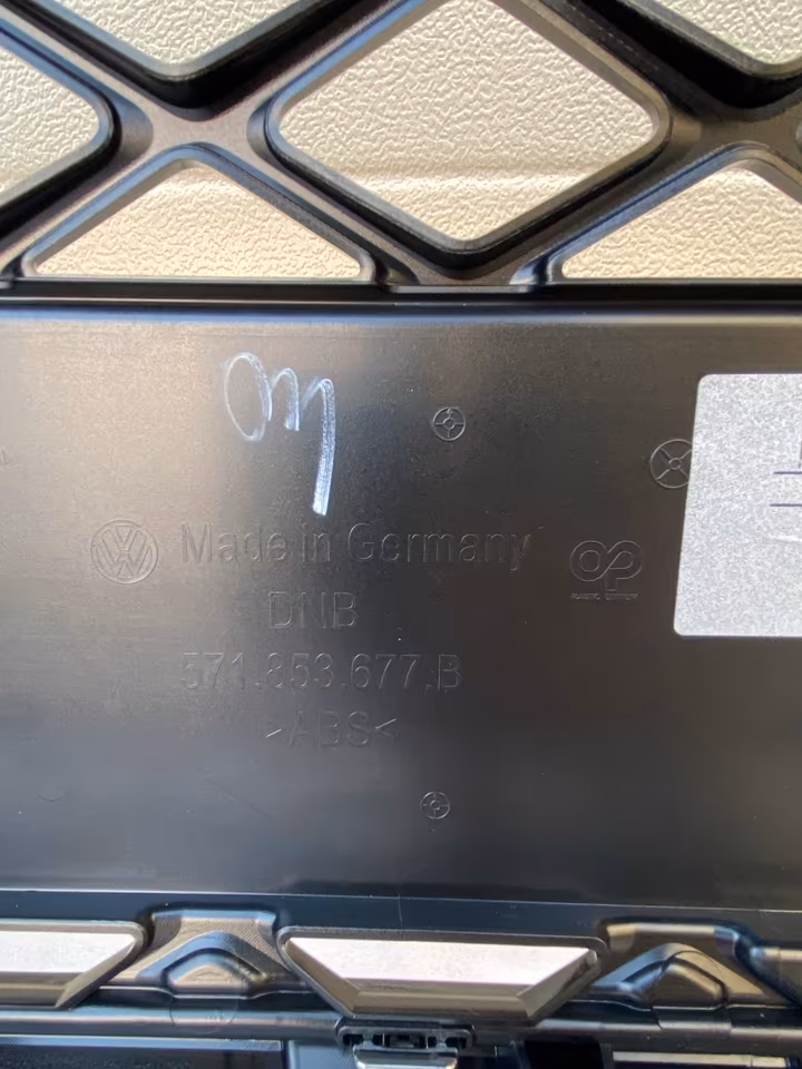 VW Tiguan 571 R-Line Front Bumper 6 PDC with Camera - Image 3