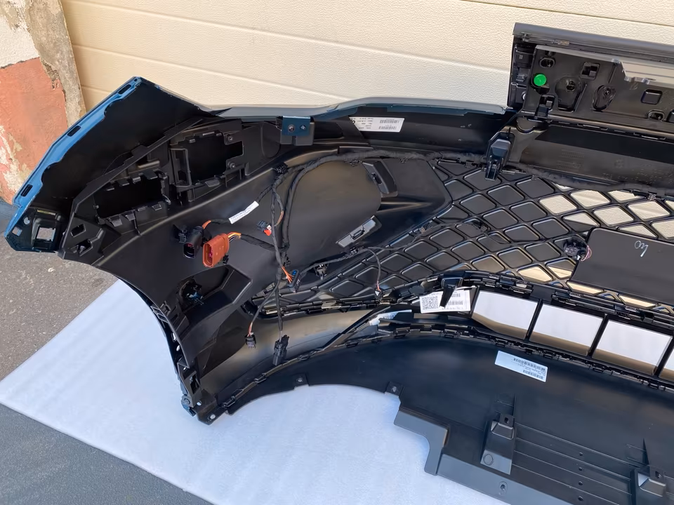 VW Tiguan 571 R-Line Front Bumper 6 PDC with Camera - Image 8