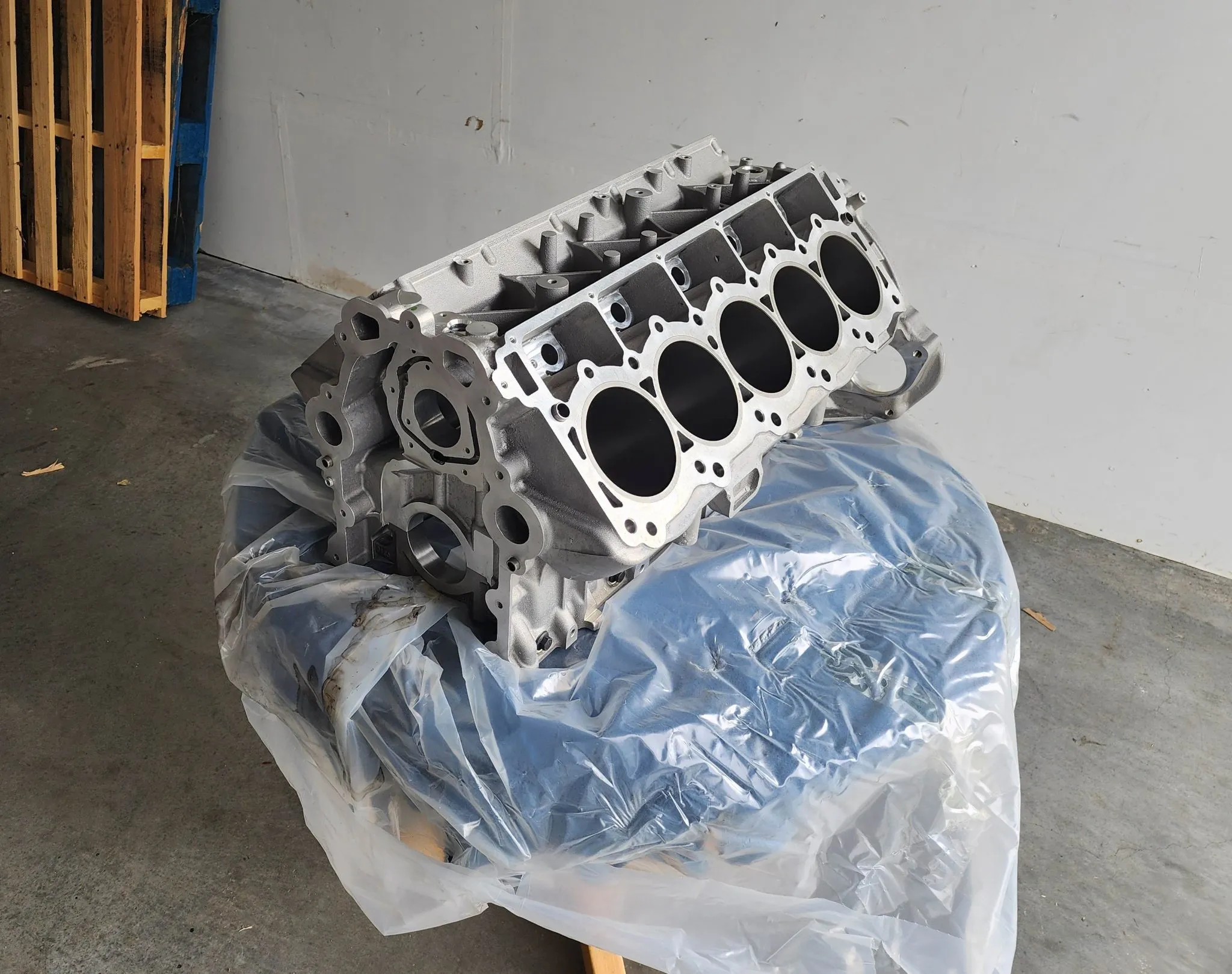 Dodge Viper 8.4L V10 Engine Block - Image 18