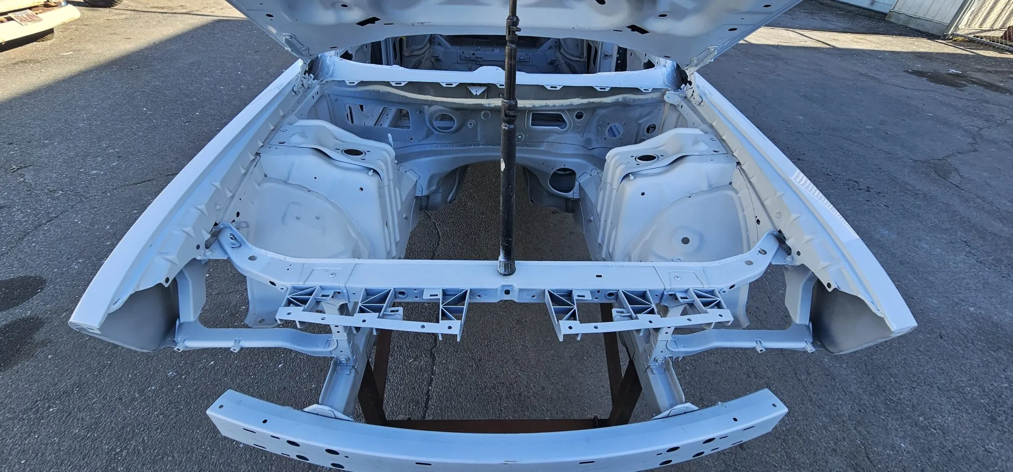 2009 Dodge Challenger Body Shell - Image 22