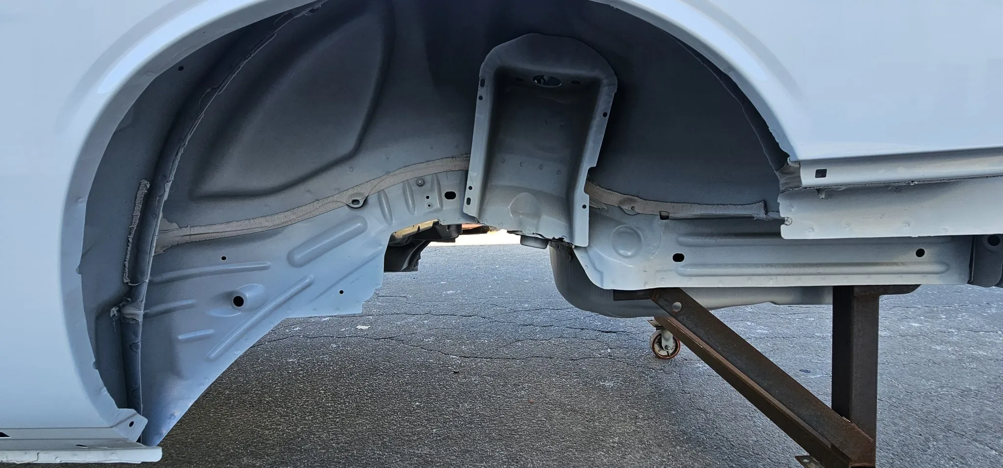 2009 Dodge Challenger Body Shell - Image 25