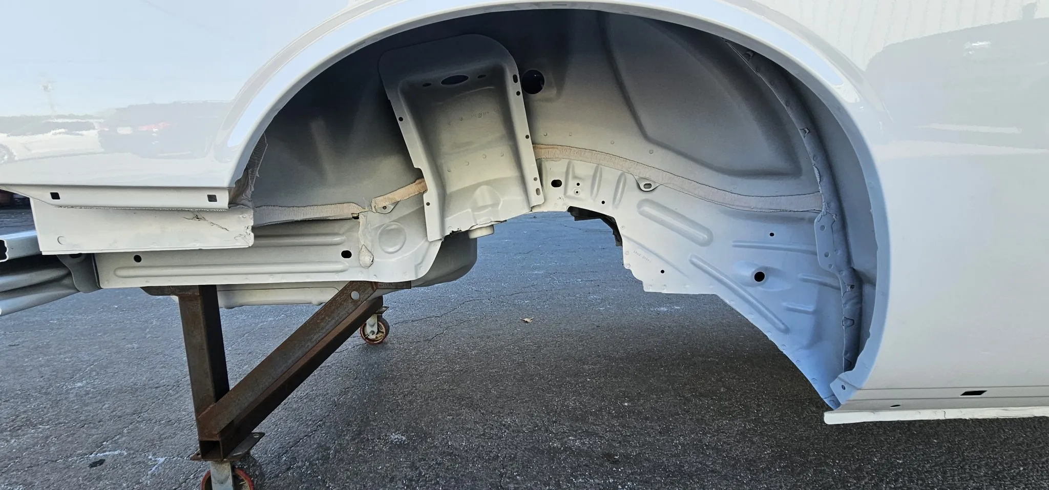 2009 Dodge Challenger Body Shell - Image 26