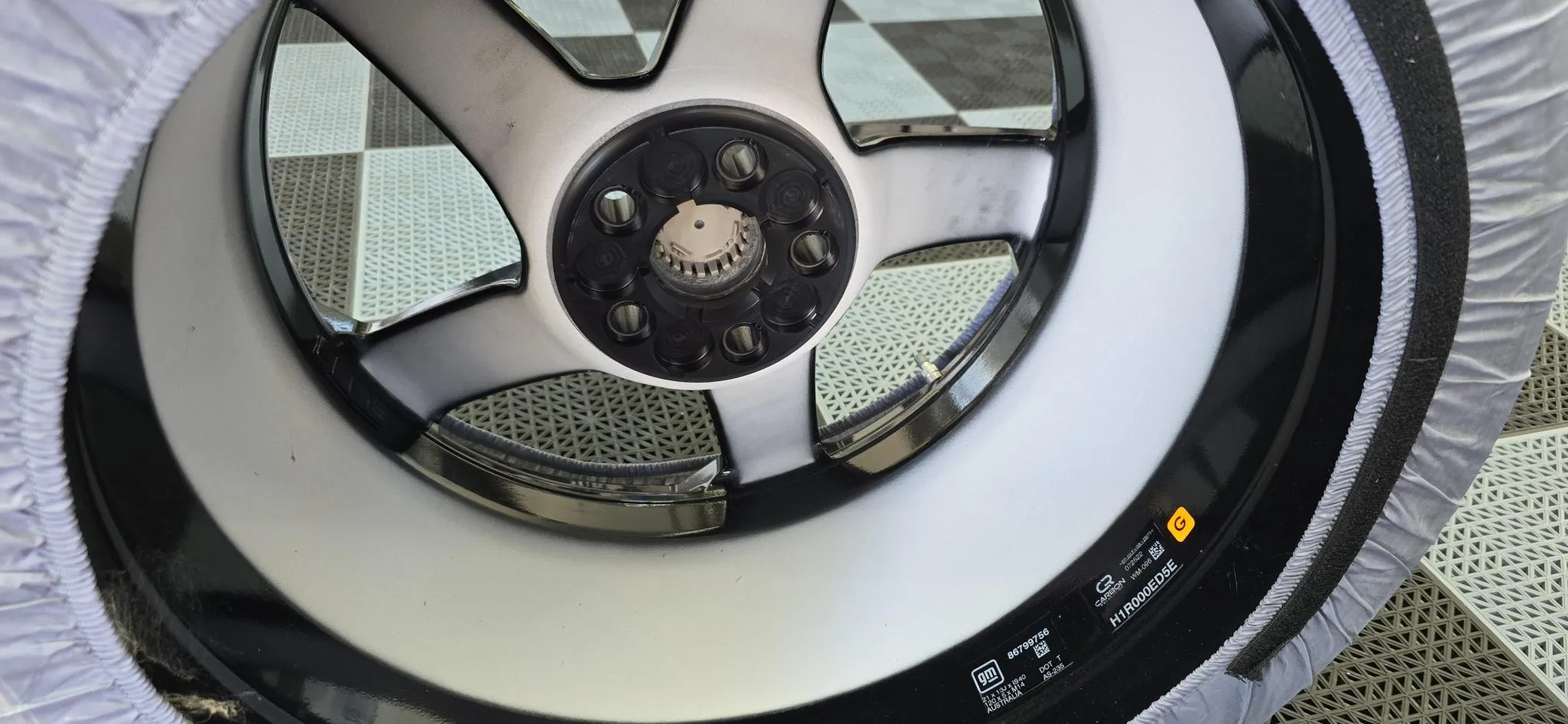 20×10″ and 21×13″ Carbon-Fiber Wheels for C8 Chevrolet Corvette Z06 - Image 2