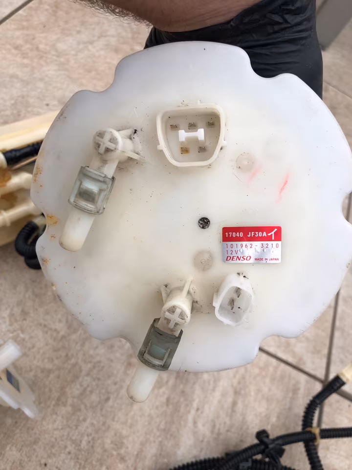 Nissan GTR R35 - fuel pump - Image 8