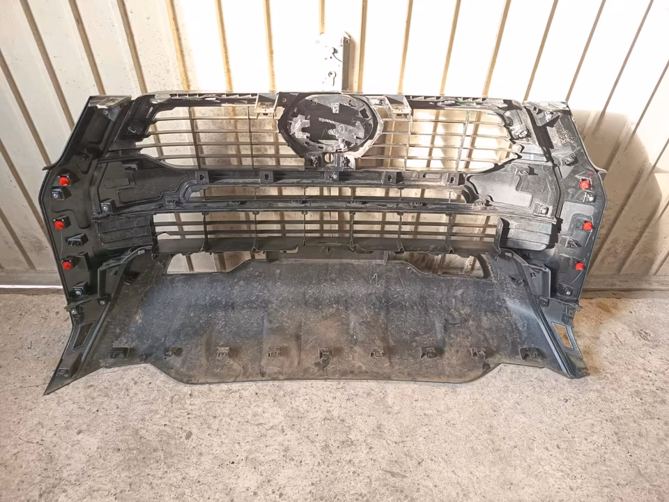 Toyota Hilux AN1P Front Grille 53111YP040 Radiator Grille - Image 2