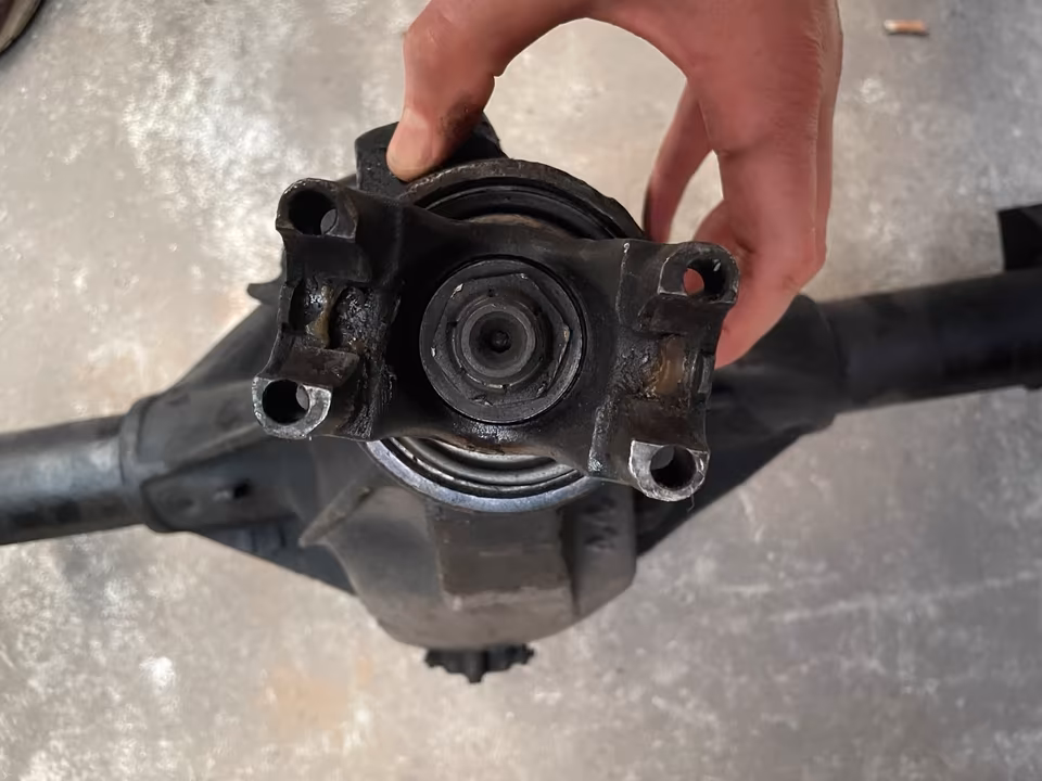 Ford F100 rear axle Dana 44 leaf springs including axle flip kit - Image 4