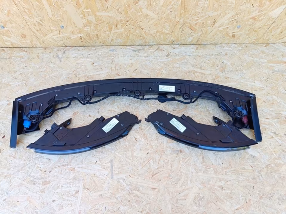 Porsche Taycan taillight EU - Image 3