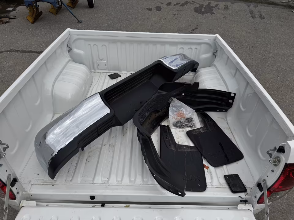 Toyota Hilux Double Cab flatbed - Image 4