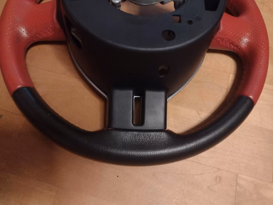 Toyota GT86 steering wheel - Image 3