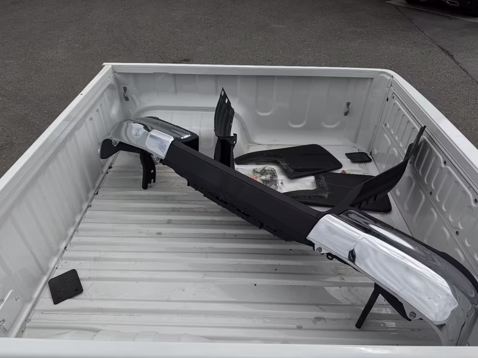 Toyota Hilux Double Cab flatbed - Image 7