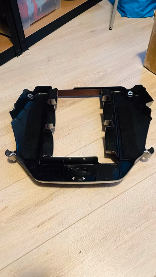 Nissan GT-R R35 GTR OEM engine cover 14041JF00A - Image 3