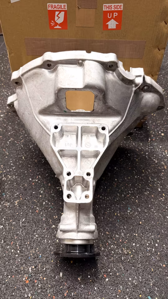 Nissan GTR R35 Bell Housing Flywheel Bell like new 32040-6AV0A - Image 2