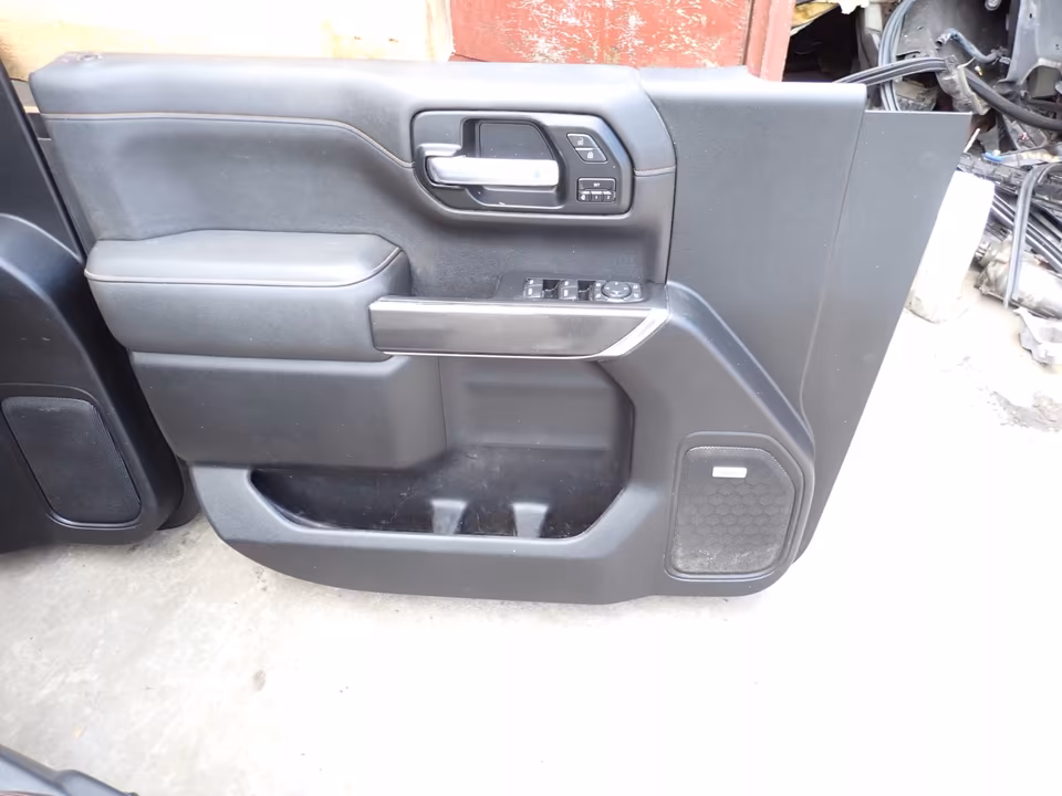 GMC Sierra 2019 Seats Interior Rear Bench Door Panels - Image 8