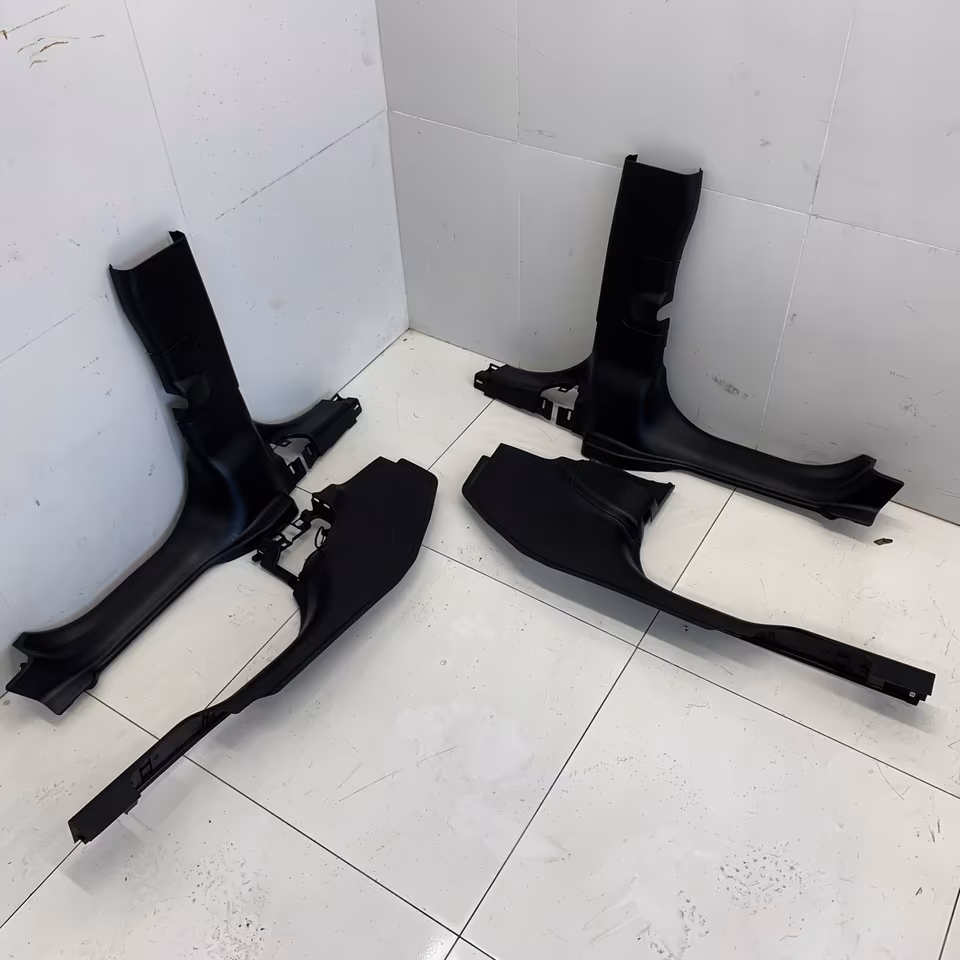 Jeep Wrangler JL Overland Interior Seats Door Panels - Image 10