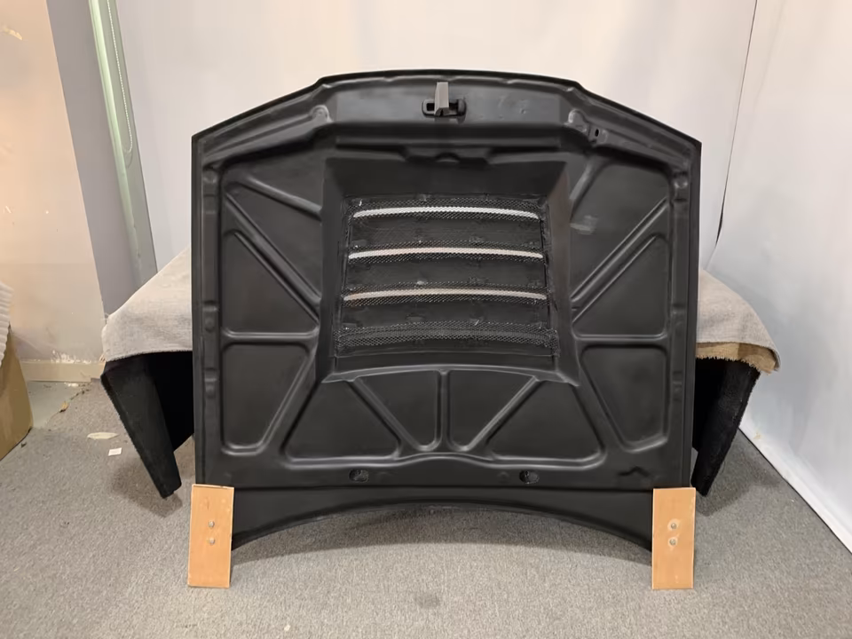 Carbon Fiber Hood for Nissan Skyline GTR R32 - Image 2