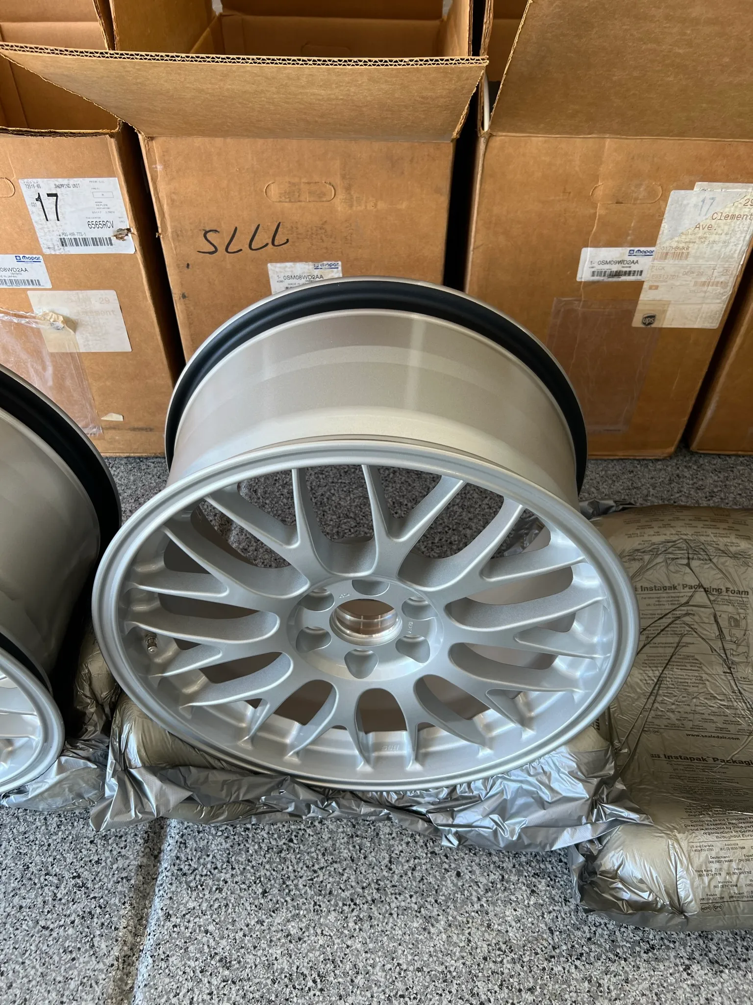 18×10″ and 18×13″ BBS Wheels for Dodge Viper - Image 12